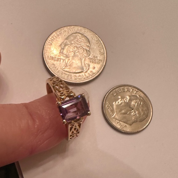 10 k gold and amethyst ring - Picture 9 of 11